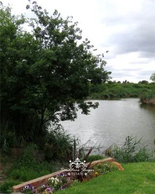 Instagram post from sandstonesleeperestate. This post is in position 2.